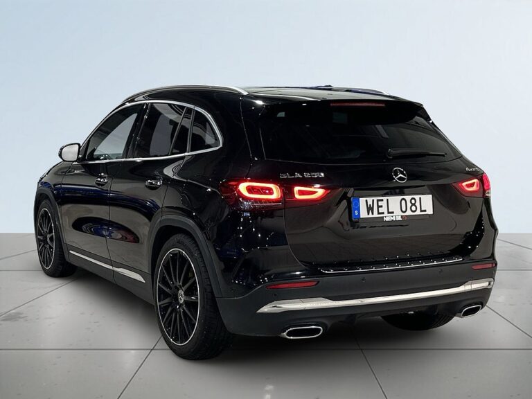 Mercedes-Benz GLA 250 250 4M 8G AMG Line Drag Pano Kamera Burmester GPS SoV