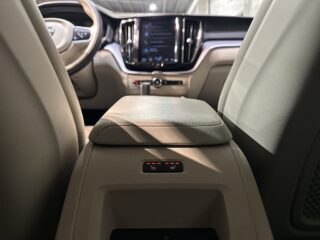 Volvo XC60 B5 AWD Drag Pvärm Kamera GPS CarPlay Rattvärme S/V-hjul – bild 17