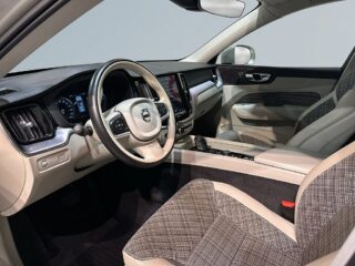 Volvo XC60 B5 AWD Drag Pvärm Kamera GPS CarPlay Rattvärme S/V-hjul – bild 7