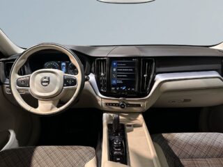 Volvo XC60 B5 AWD Drag Pvärm Kamera GPS CarPlay Rattvärme S/V-hjul – bild 8