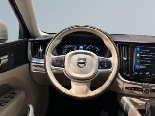 Volvo XC60 B5 AWD Drag Pvärm Kamera GPS CarPlay Rattvärme S/V-hjul – bild 9