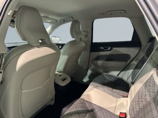 Volvo XC60 B5 AWD Drag Pvärm Kamera GPS CarPlay Rattvärme S/V-hjul – bild 13