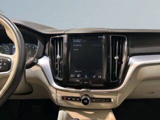 Volvo XC60 B5 AWD Drag Pvärm Kamera GPS CarPlay Rattvärme S/V-hjul – bild 11