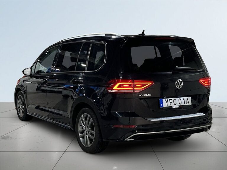 Volkswagen Touran 7-sits 1.5 TSI R Line Dragkrok Backkamera Psens GPS SoV
