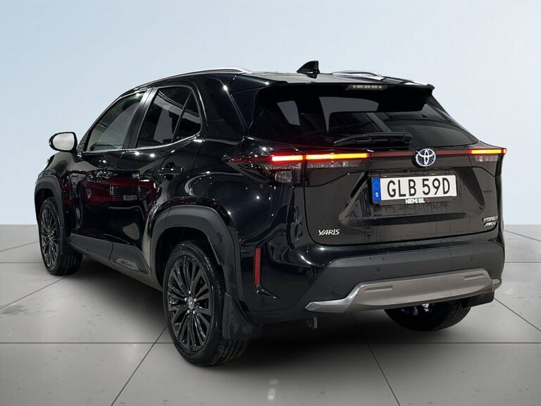Toyota Yaris Cross Hybrid AWD-i e-CVT 1-Ägare Adventure Kamera Psens SoV