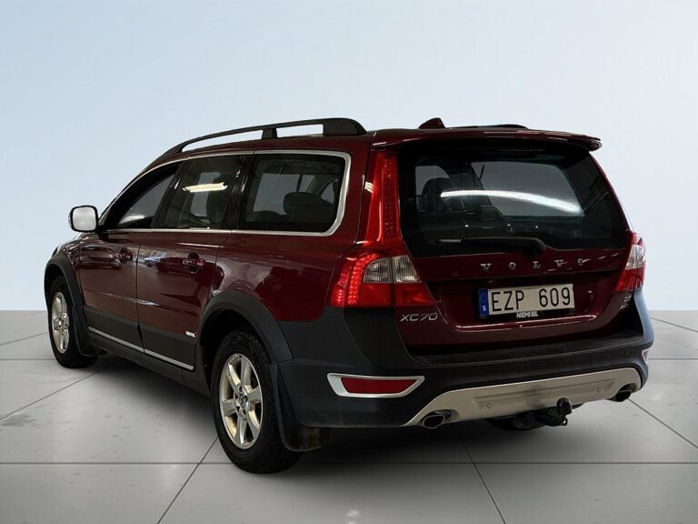 Volvo XC70 D5 AWD Momentum Drag M-värmare P-sens Skinn S&V-däck