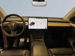 Tesla Model Y Performance Drag Kamera Värmepump Pano – bild 8
