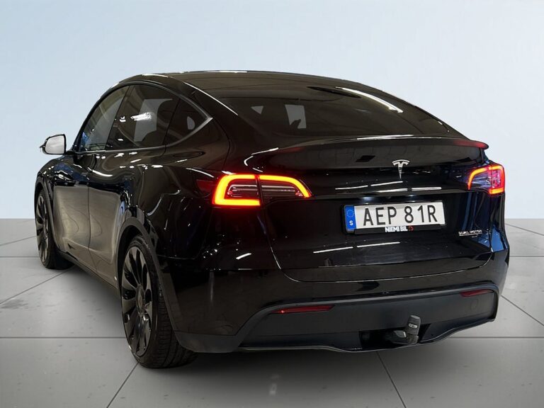 Tesla Model Y Performance Drag Kamera Värmepump Pano