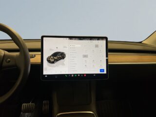 Tesla Model Y Performance Drag Kamera Värmepump Pano – bild 11