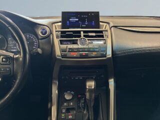Lexus NX300h 2.5 AWD E-CVT Executive Drag Kamera Rattvärme Psens S&V – bild 11