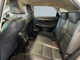 Lexus NX300h 2.5 AWD E-CVT Executive Drag Kamera Rattvärme Psens S&V – bild 13