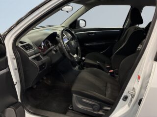 Suzuki Swift 5-dörrar 1.3 DDiS DOHC 16V S&V-hjul/M&K-värm/Kamera – bild 7