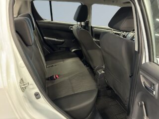 Suzuki Swift 5-dörrar 1.3 DDiS DOHC 16V S&V-hjul/M&K-värm/Kamera – bild 13