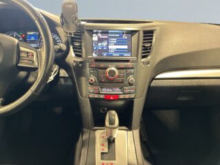 Subaru Outback 2.0 4WD Lineartronic Business Värmare Drag Kamera – bild 11