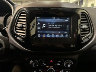 Jeep Compass 1.4 4WD 170hk Drag Mvärm Psens Carplay S/V-hjul – bild 10
