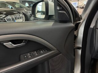 Volvo V70 D5 AWD SummumS&V/Drag/Dvärm/Glaslucka/Kamera/Fullservad – bild 24