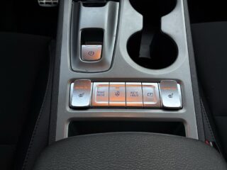 Hyundai Kona 64 kWh Essential Drag/SoV-Däck/KRELL/Elstol/Rattvärm – bild 21