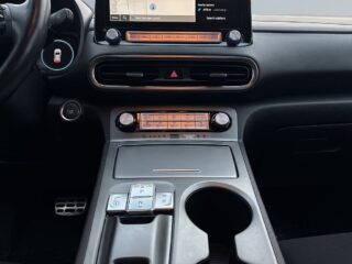 Hyundai Kona 64 kWh Essential Drag/SoV-Däck/KRELL/Elstol/Rattvärm – bild 11