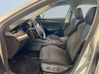 Skoda Octavia Kombi 1.5 ACT Style Drag Värmare Backkamera Adaptiv S&V – bild 7