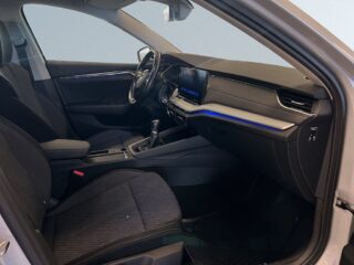 Skoda Octavia Kombi 1.5 ACT Style Drag Värmare Backkamera Adaptiv S&V – bild 10