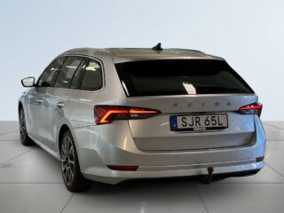 Skoda Octavia Kombi 1.5 ACT Style Drag Värmare Backkamera Adaptiv S&V – bild 5