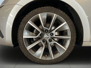 Skoda Octavia Kombi 1.5 ACT Style Drag Värmare Backkamera Adaptiv S&V – bild 14