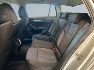 Skoda Octavia Kombi 1.5 ACT Style Drag Värmare Backkamera Adaptiv S&V – bild 12