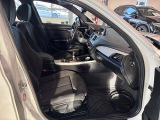 BMW 116i 5-dörrars M Sport S&V/Hjul/Psens/Bluetooth/M&KVärmare – bild 19