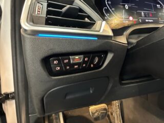 BMW 330e Sedan Steptronic M Sport Ambient/Cockpit/Rattvärme/Navi – bild 20