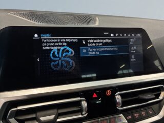 BMW 330e Sedan Steptronic M Sport Ambient/Cockpit/Rattvärme/Navi – bild 11