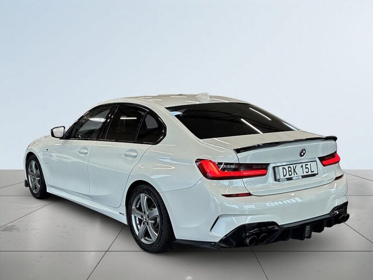 BMW 330e Sedan Steptronic M Sport Ambient/Cockpit/Rattvärme/Navi