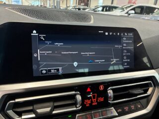 BMW 330e Sedan Steptronic M Sport Ambient/Cockpit/Rattvärme/Navi – bild 17