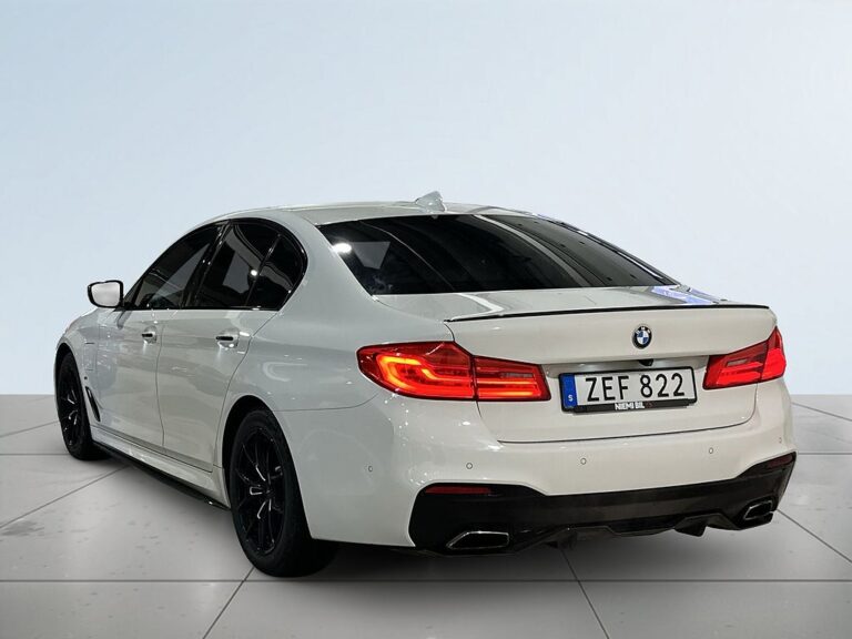 BMW 530e iPerformance Sedan M Sport Pvärm Skinn Kamera GPS SoV