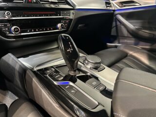 BMW 530e iPerformance Sedan M Sport Pvärm Skinn Kamera GPS SoV – bild 17