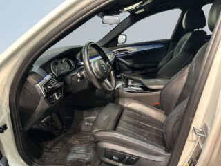 BMW 530e iPerformance Sedan M Sport Pvärm Skinn Kamera GPS SoV – bild 7