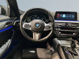 BMW 530e iPerformance Sedan M Sport Pvärm Skinn Kamera GPS SoV – bild 9