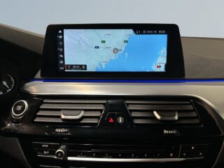 BMW 530e iPerformance Sedan M Sport Pvärm Skinn Kamera GPS SoV – bild 15