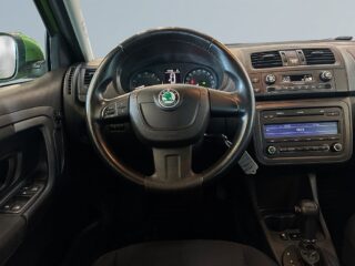 Skoda Fabia 1.2 TSI EleganceS&V/M&KVärm/Psens/Billig skatt/3Brukare – bild 9
