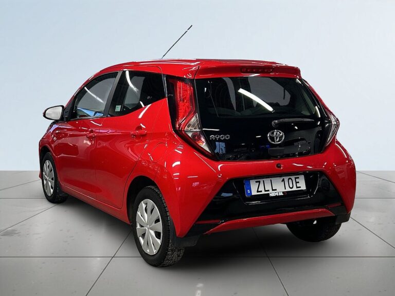 Toyota Aygo 5-dörrar 1.0 VVT-i X-PLAY Kamera/S&V-däck/M-värmare